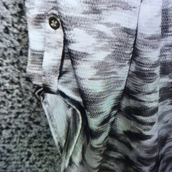 St. John's Bay Men's Taupe and Cream V-Neck Pullover Sweater - Picture 3 of 6